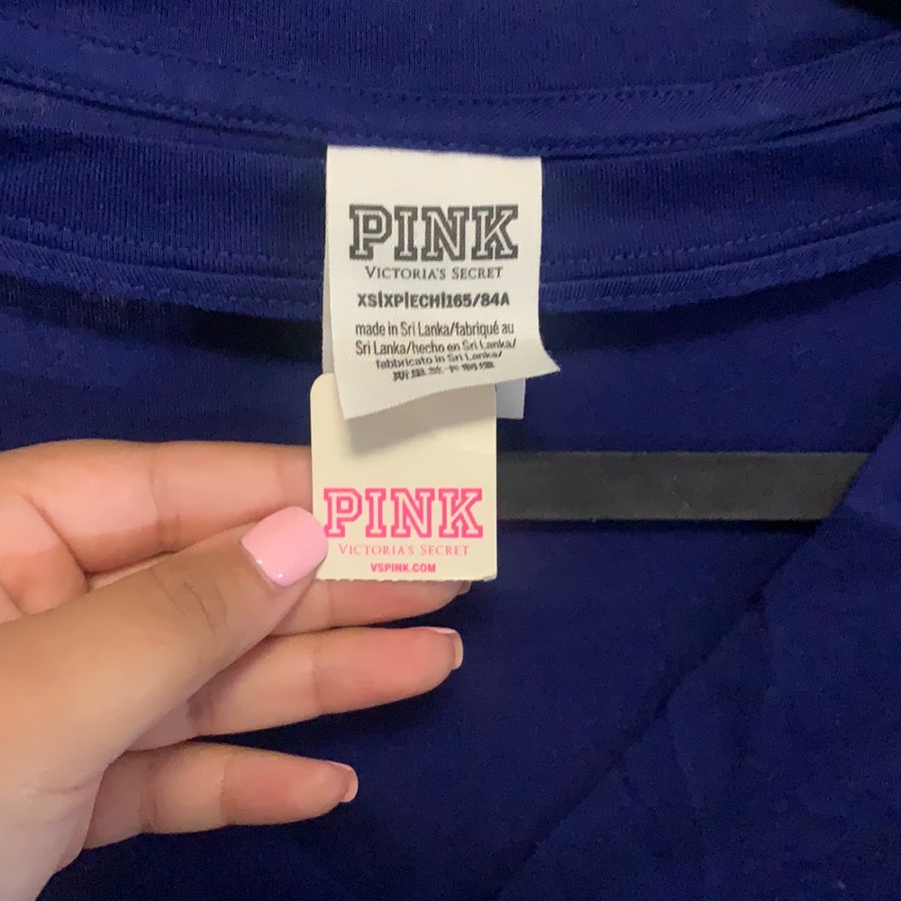 PINK Long sleeve crop top.